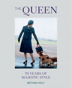 The Queen: 70 years of Majestic Style by Bethan Holt (Hardback)