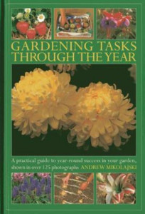 Gardening Tasks Through the Year by Andrew Mikolajski (Hardback)