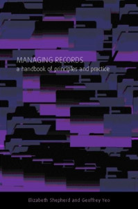 Managing Records by Elizabeth Shepherd (Hardback)