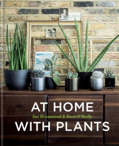 At Home With Plants by Ian Drummond (Hardback)
