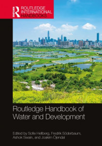 Routledge Handbook on Water and Development by Sofie Hellberg (Hardback)